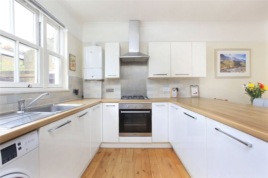 Property photo 2 of 11