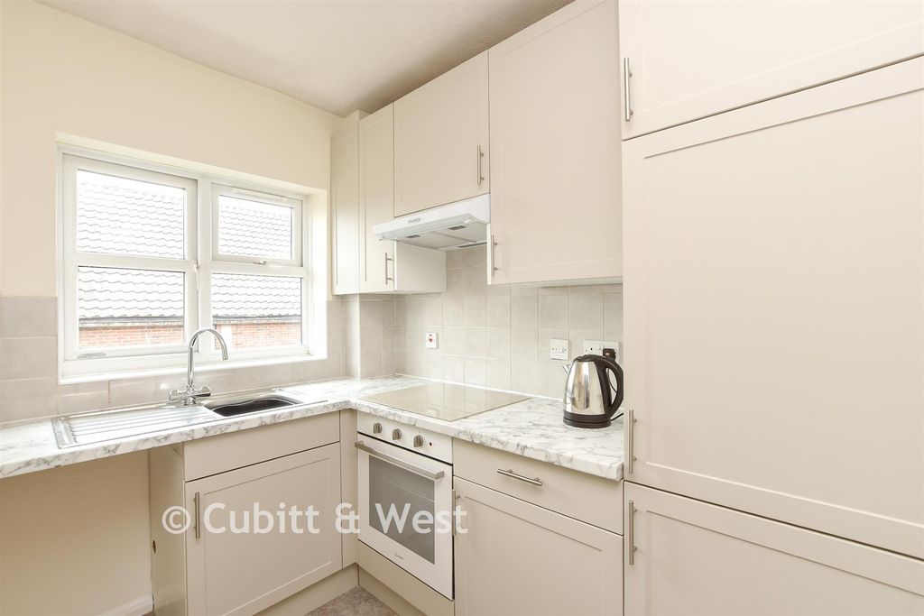 Property photo 3 of 15 Kitchen