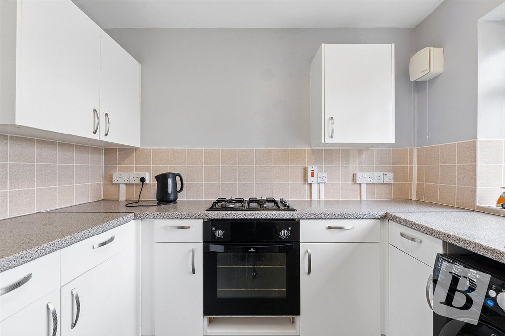 Property photo 2 of 11 Kitchen