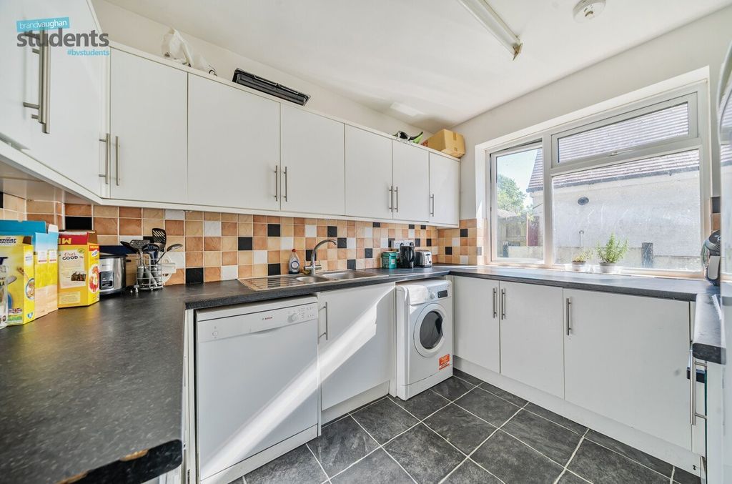 Property photo 2 of 12 B4d4528F-243d-4Aa...