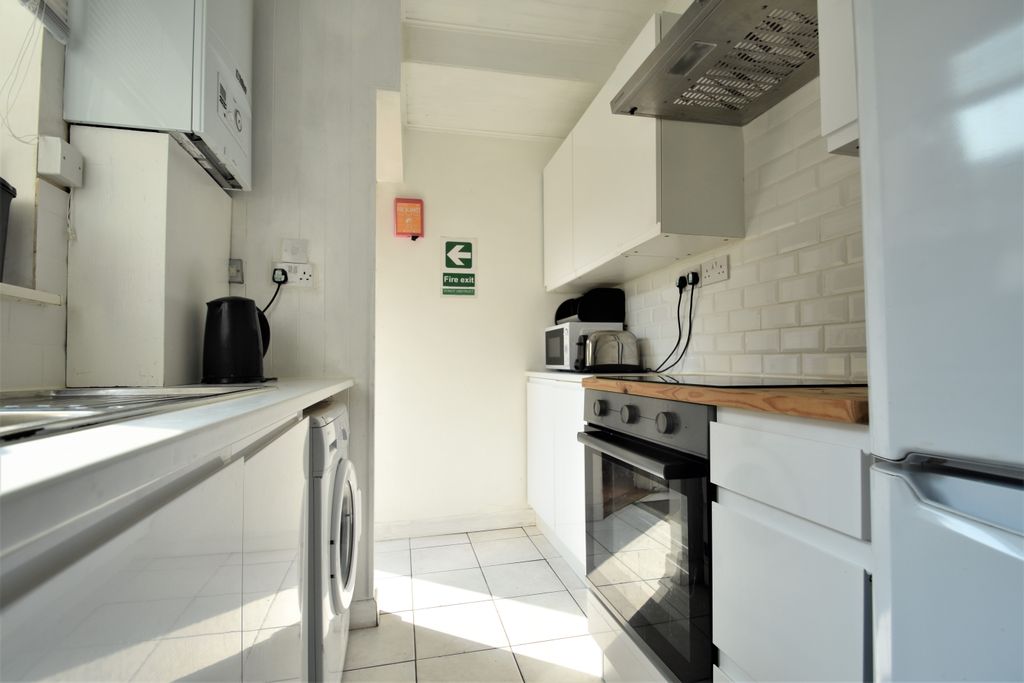 Property photo 2 of 9 Photo 02