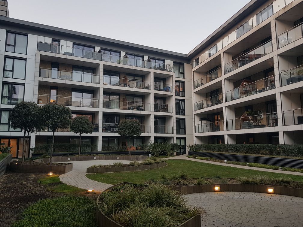 Property photo 1 of 9 Large Studio Flat In George View House, Earlsfield