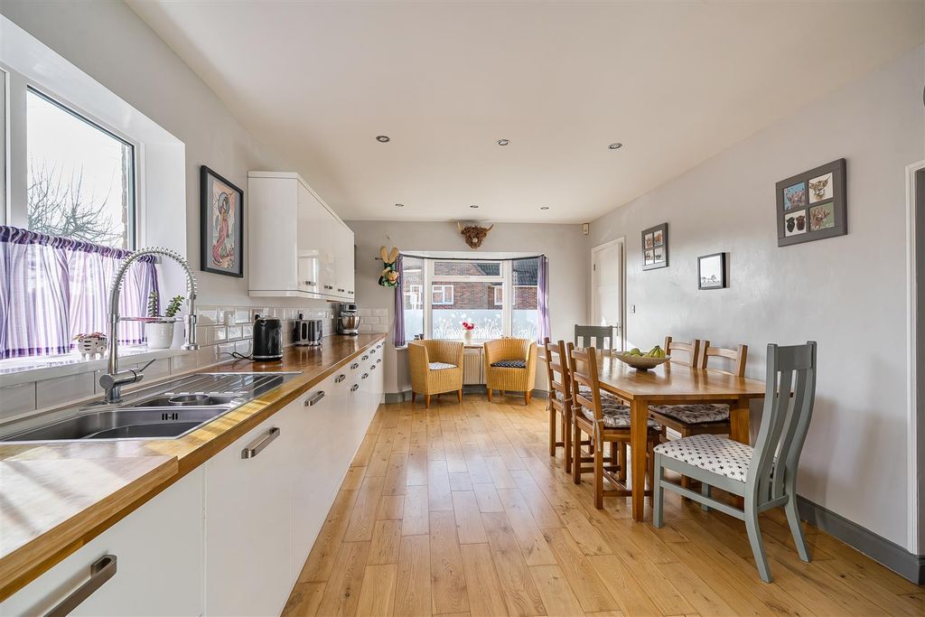 Property photo 3 of 16 Kitchen / Dining Room