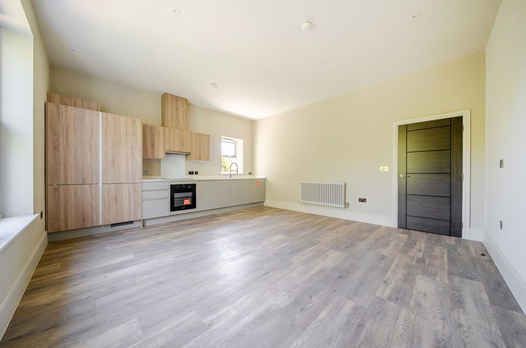 Property photo 1 of 10 7-6A56543188038-1...