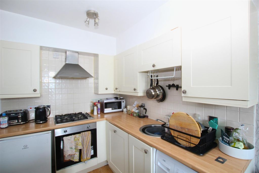 Property photo 2 of 7 Kitchen