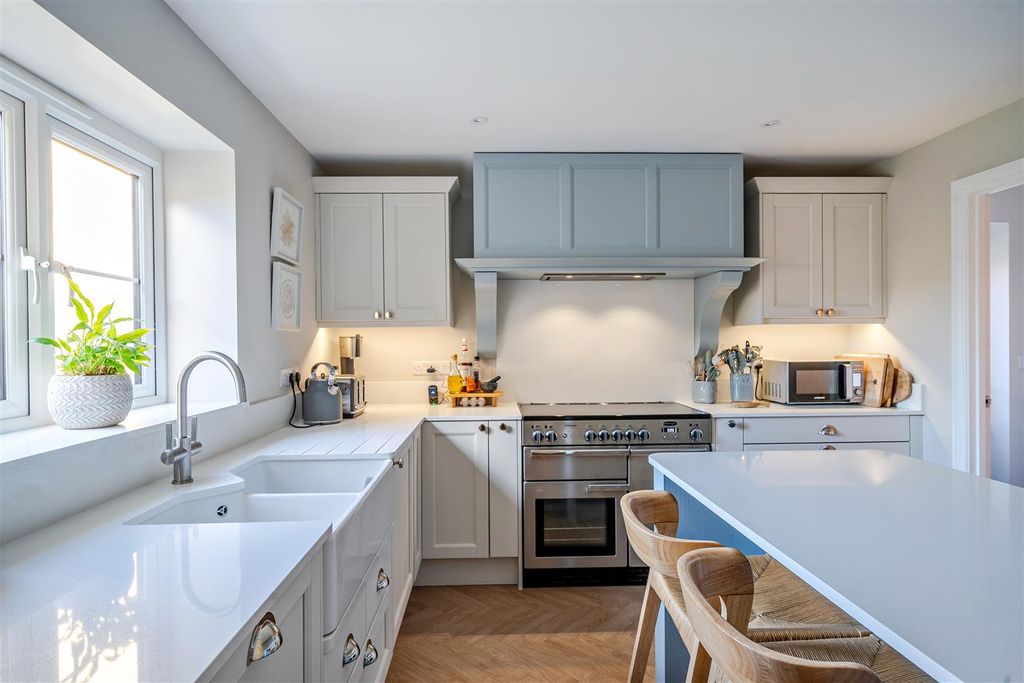 Property photo 2 of 16 Kitchen / Dining Room