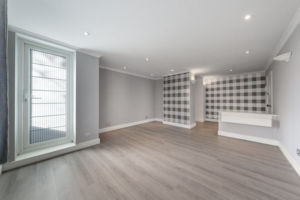 Property photo 3 of 15 Picture No. 17