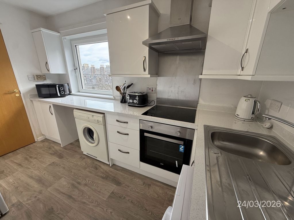 Property photo 2 of 11 Kitchen