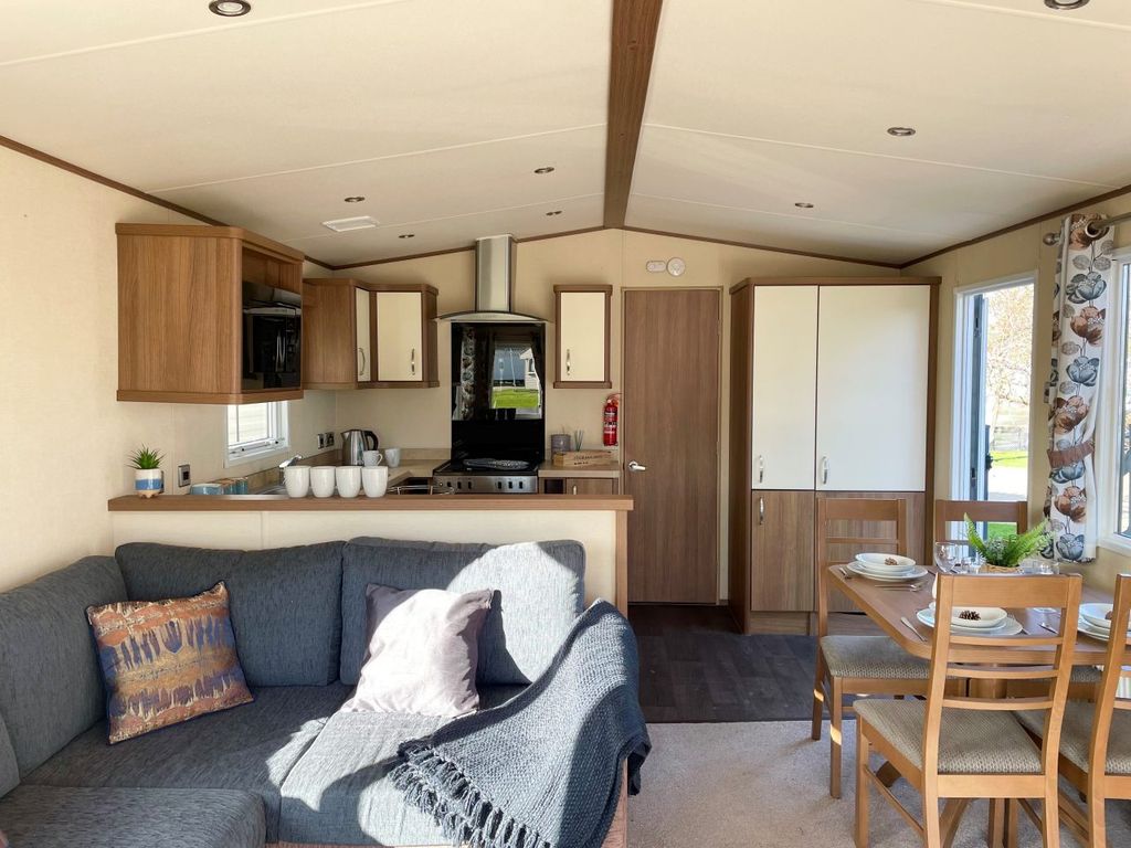 Property photo 2 of 8 Abi Ashcroft 2015 Car0064542 130077883.Jpeg