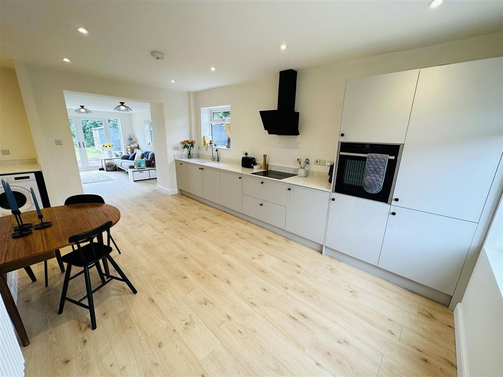 Property photo 2 of 19 Kitchen Diner