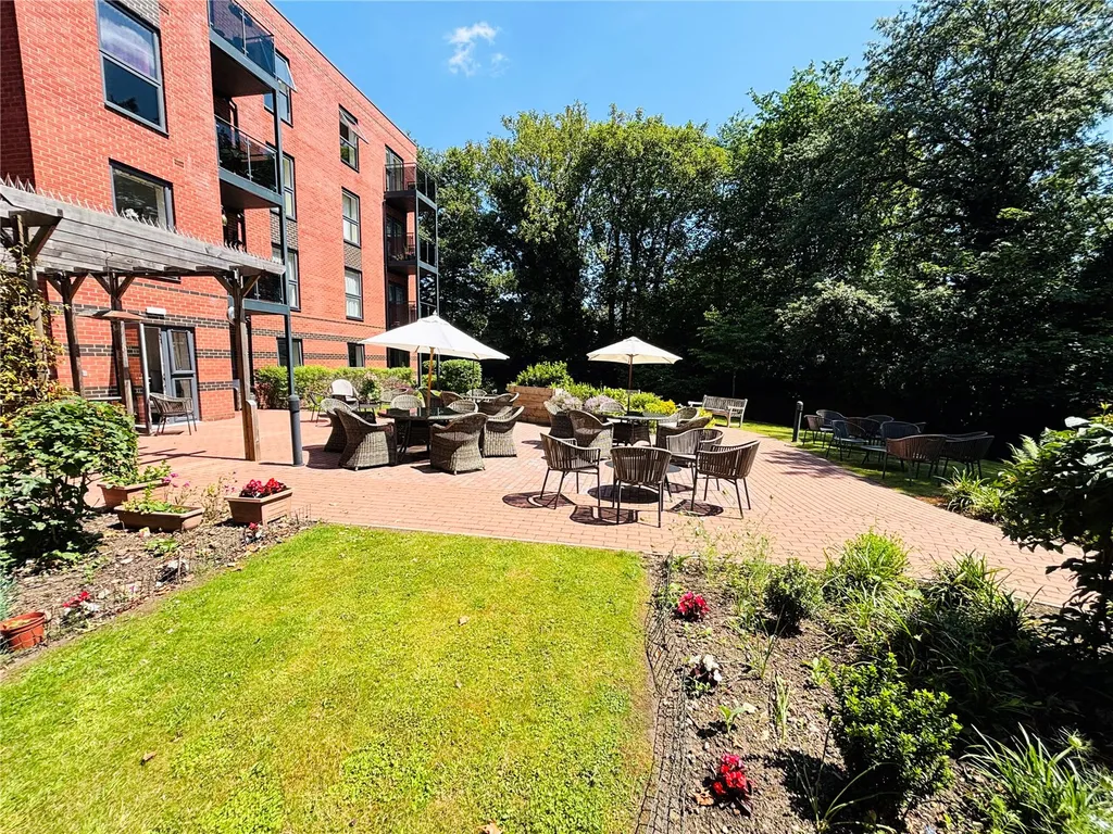 Apartment in Birmingham, The Calthorpe Estate, Harborne - View 3
