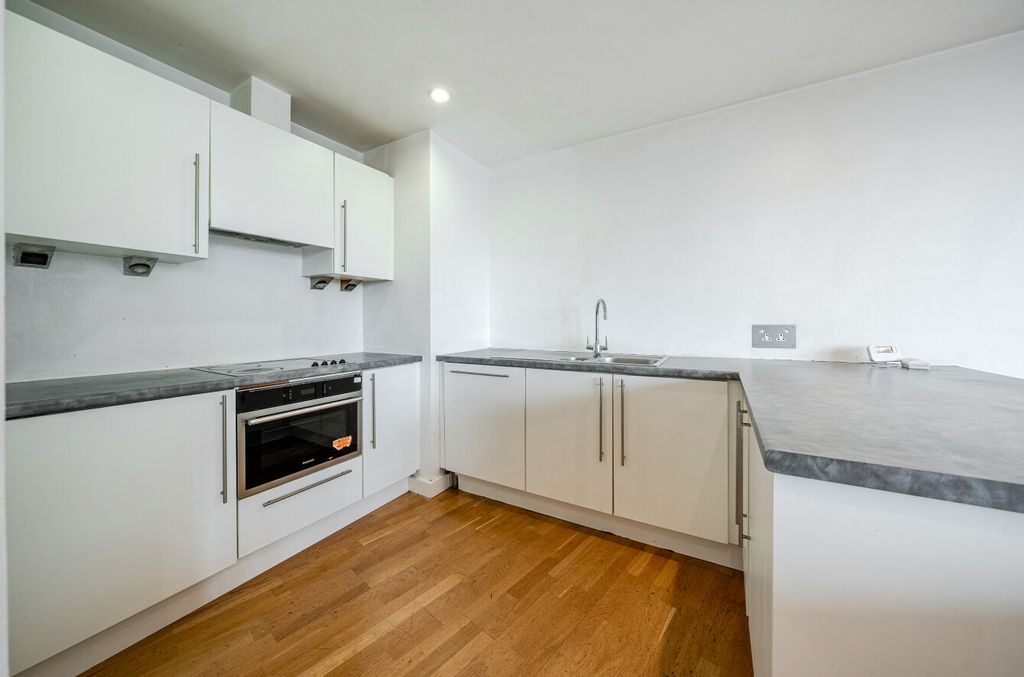 Property photo 3 of 18 1524930-9-1A0c7F6...