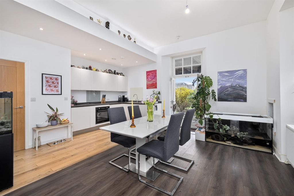 Property photo 2 of 25 Open Plan Living