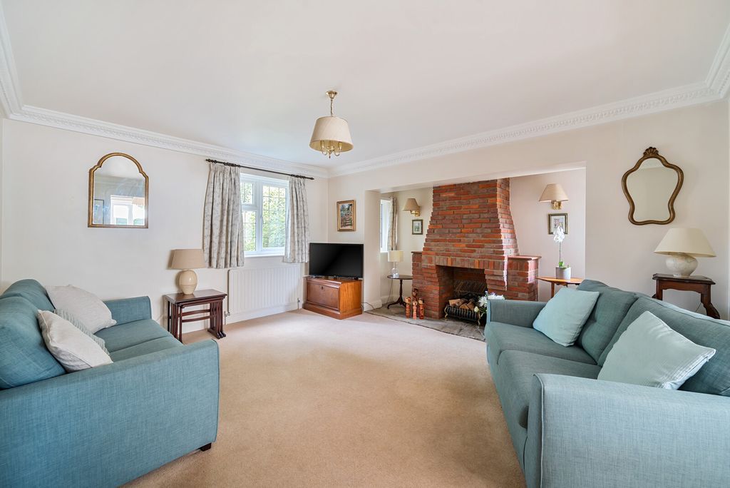 Property photo 2 of 17 Sitting Room