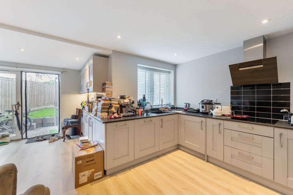 Property photo 3 of 17 114582_2-Bladon-C...