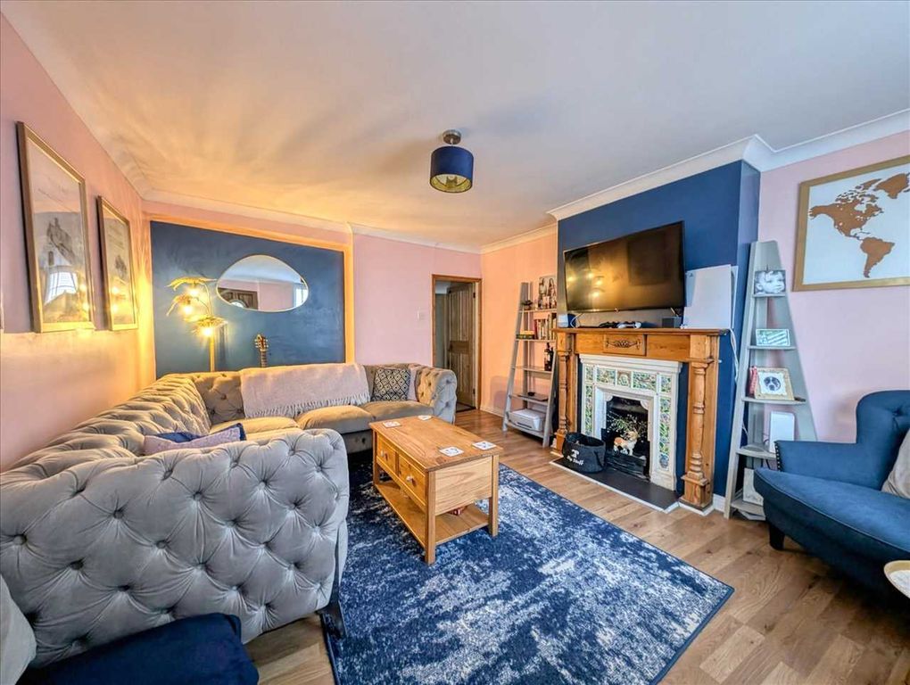 Property photo 2 of 12 Lounge