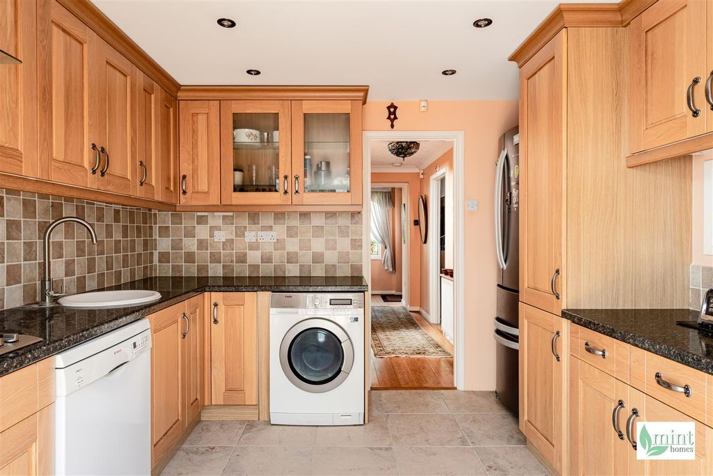 Property photo 3 of 21 Coombe Drive - Watermark-7.Jpg