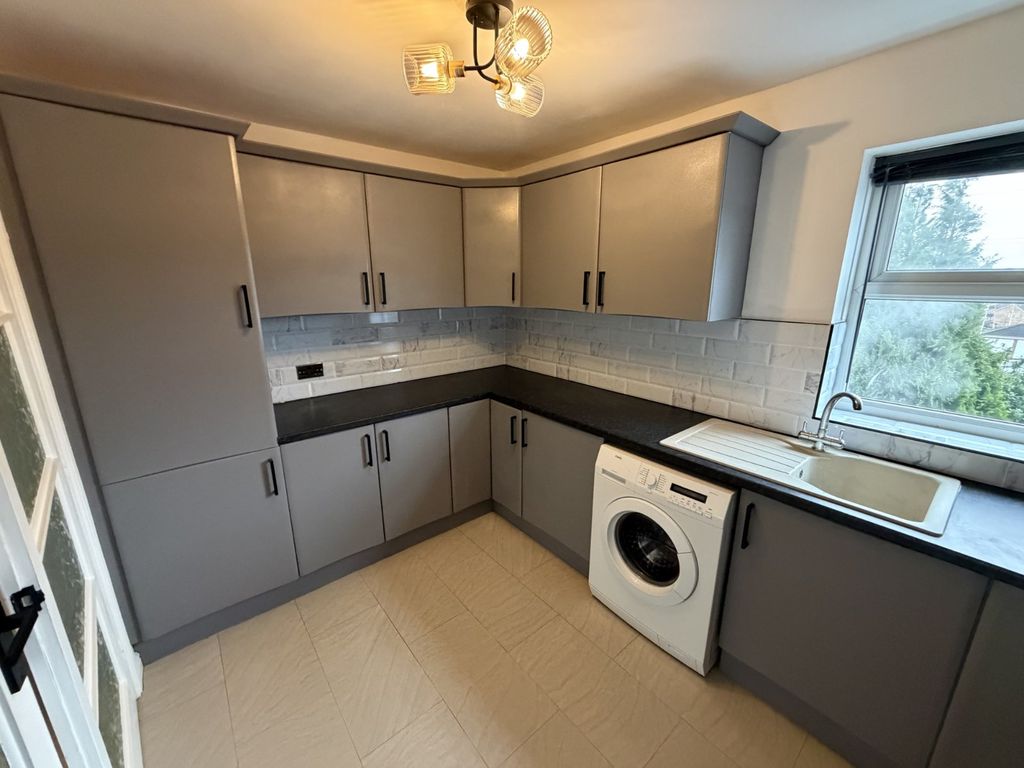 Property photo 2 of 9 Picture No. 11