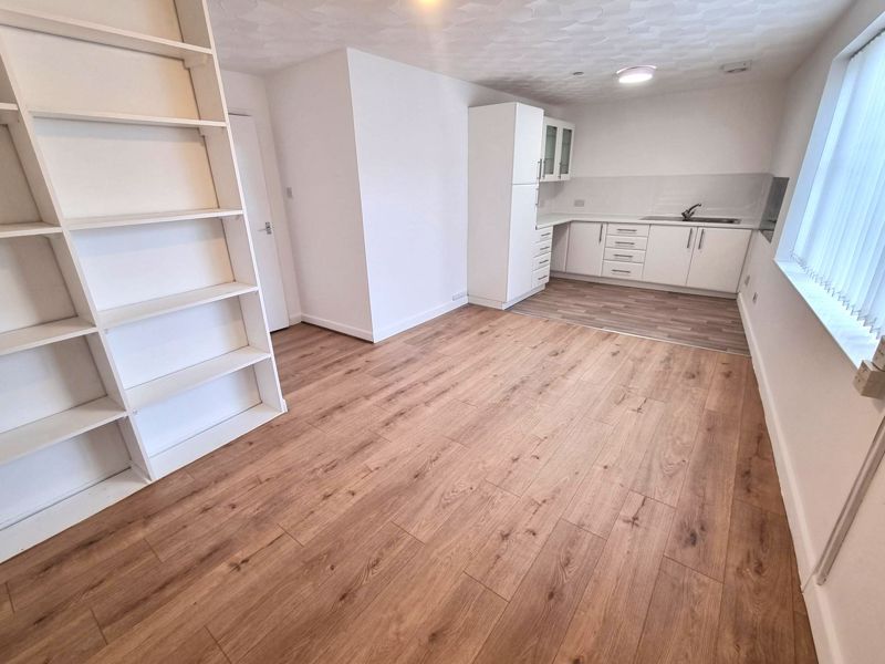 Property photo 1 of 10 Photo 4