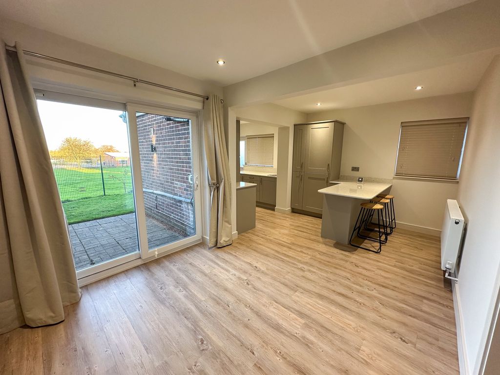 Property photo 2 of 12 Kitchen / Diner