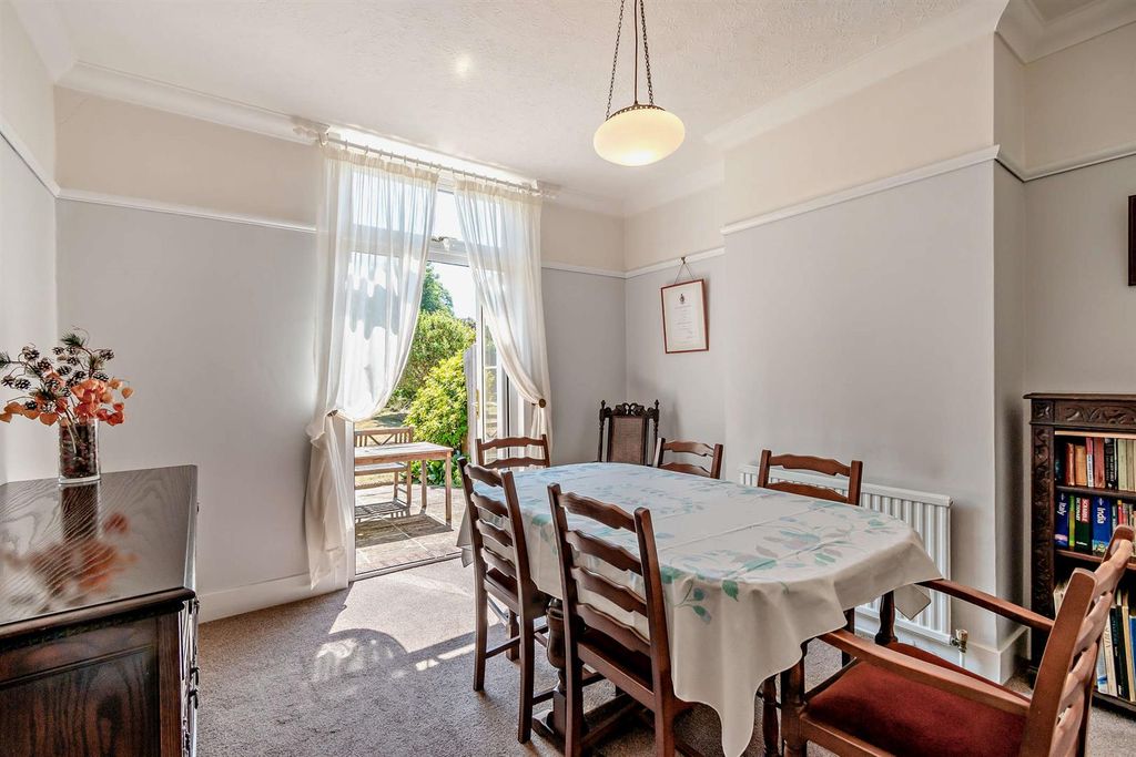 Property photo 3 of 18 8698615-Interior04-800.Jpg