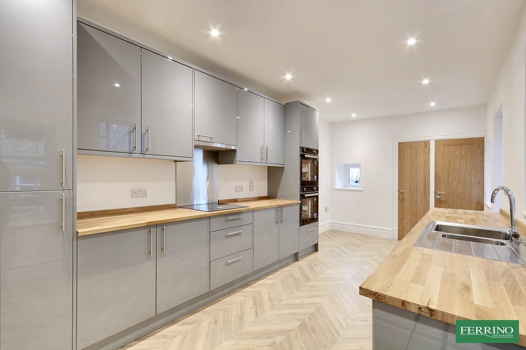 Property photo 3 of 22 Kitchen Breakfast Room