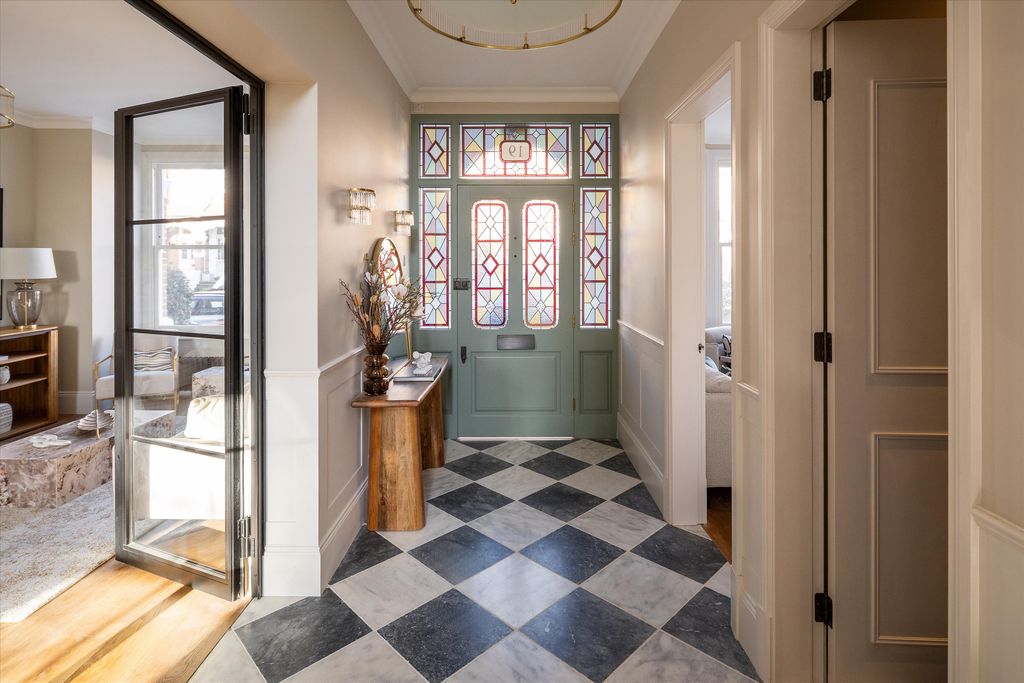 Property photo 2 of 27 Image