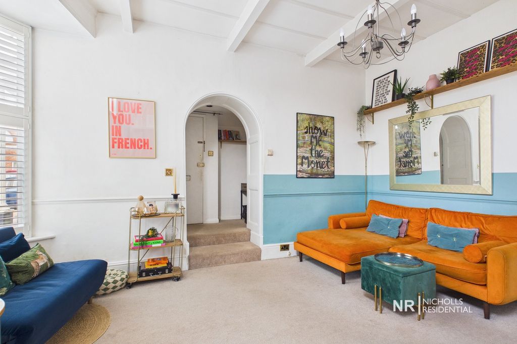 Property photo 3 of 17 Lounge Area