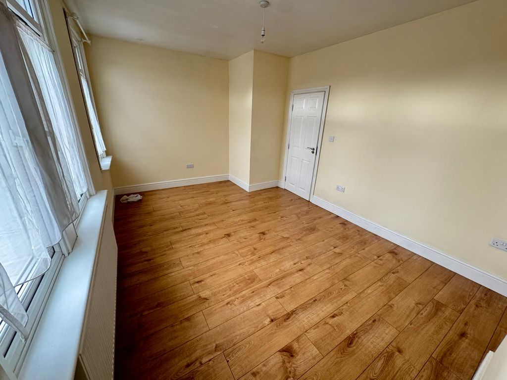 Property photo 3 of 13 Gallery