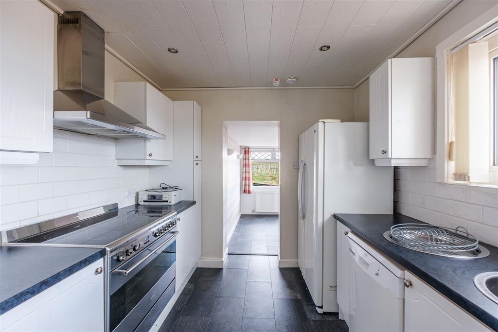 Property photo 2 of 27 Redding Road-26.Jpg