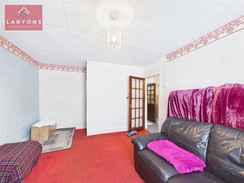 Property photo 2 of 12 Picture No. 11