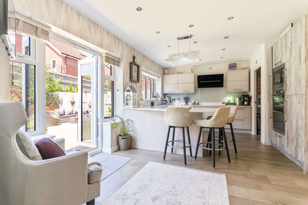 Property photo 3 of 31