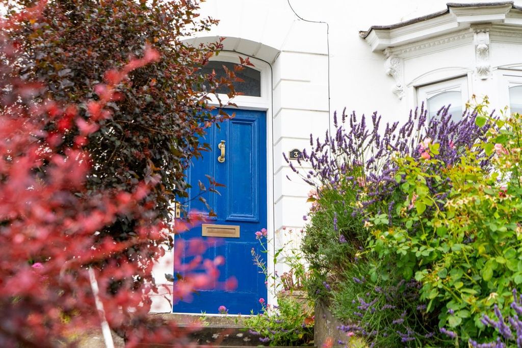 Property photo 2 of 21