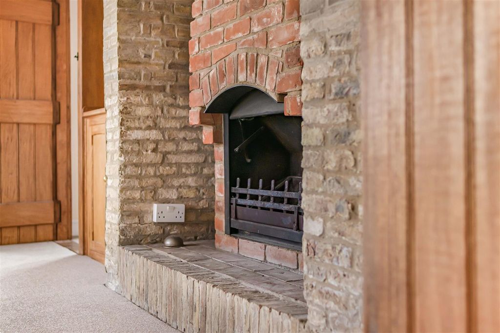 Property photo 3 of 33 11_70121.Jpg