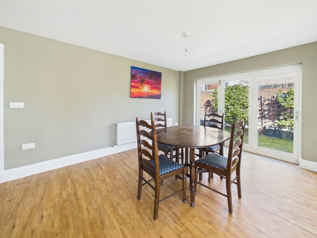 Property photo 3 of 18 Dining Area