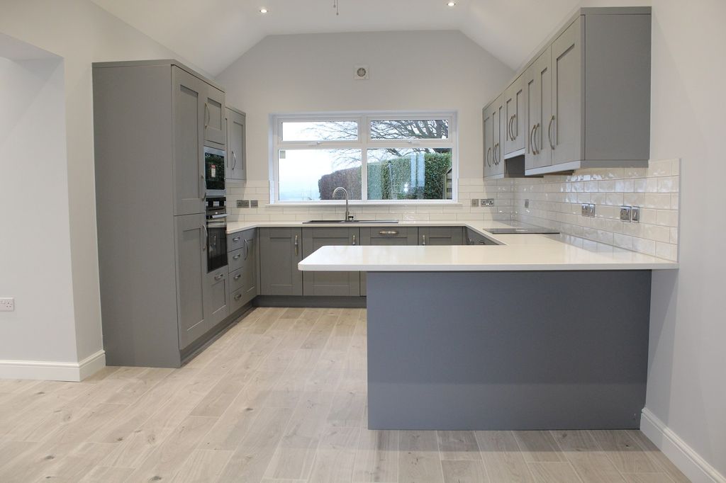 Property photo 3 of 18 Living Kitchen