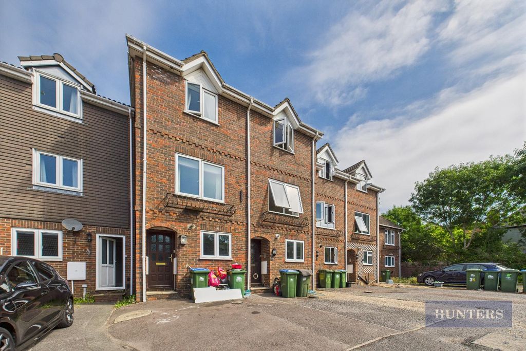 Property photo 1 of 22 Cam05152G0-Pr0132-Still026.Jpg