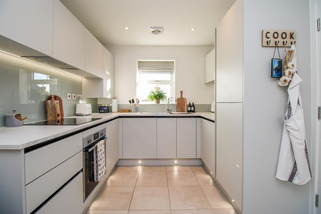 Property photo 2 of 21