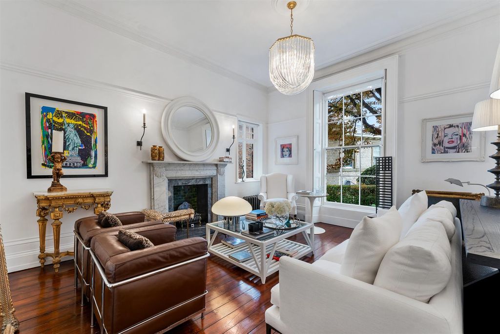 Property photo 2 of 44 Lounge