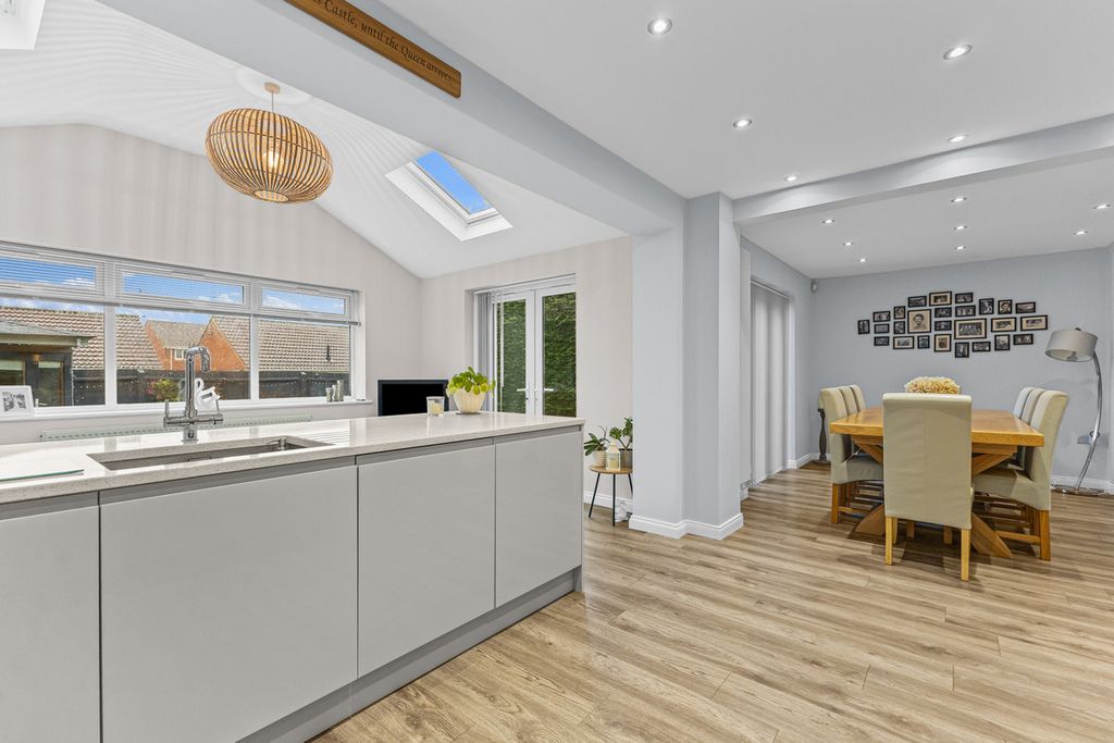 Property photo 3 of 36