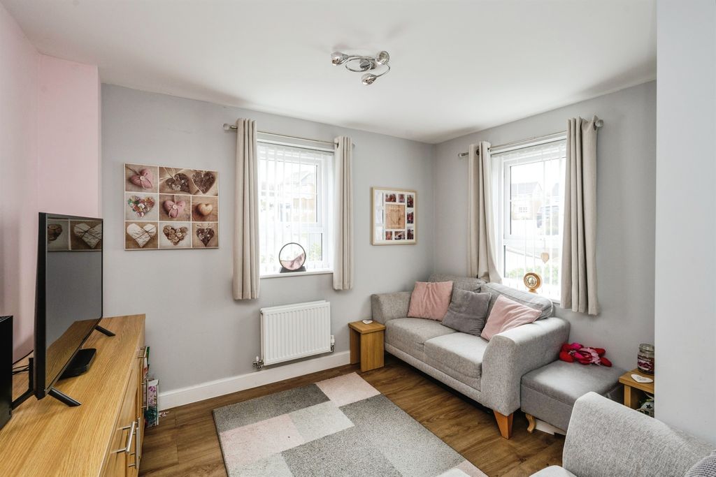 Property photo 2 of 17