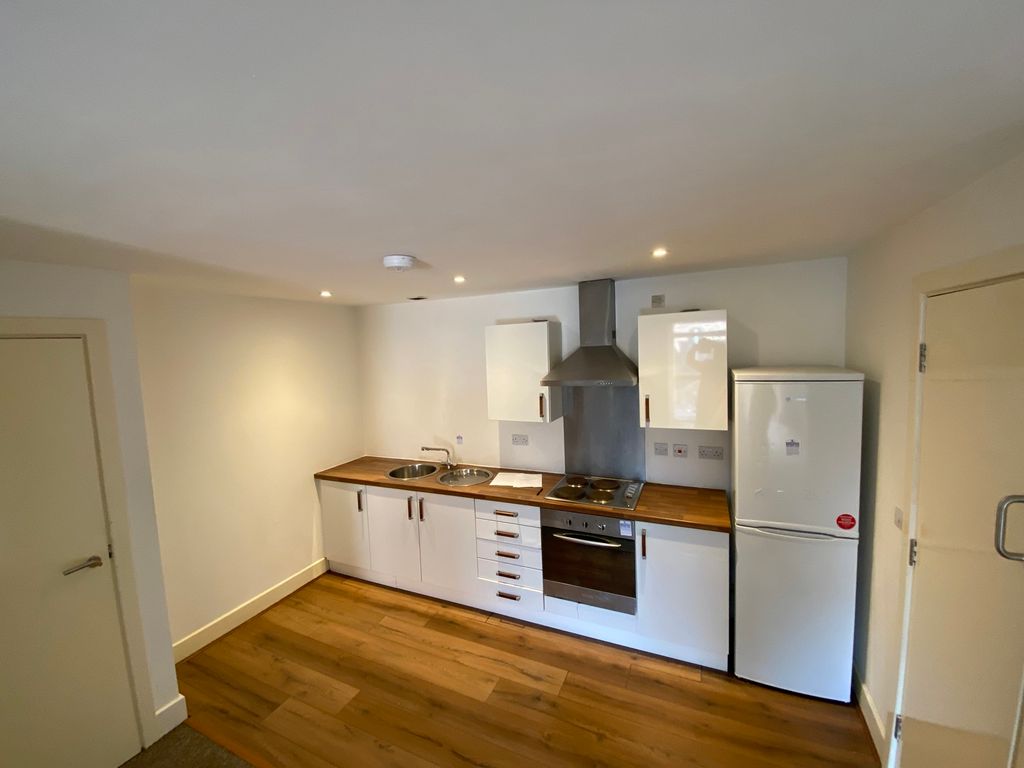 Property photo 2 of 9 Kitchen
