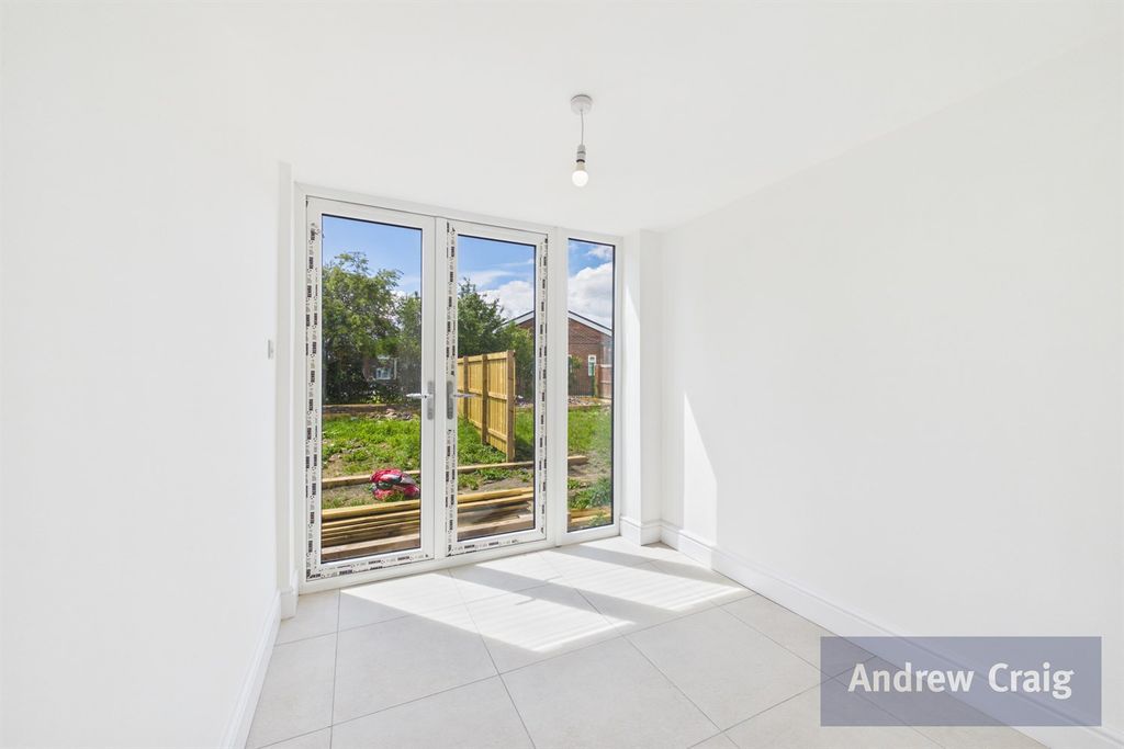 Property photo 3 of 11 Garden Room