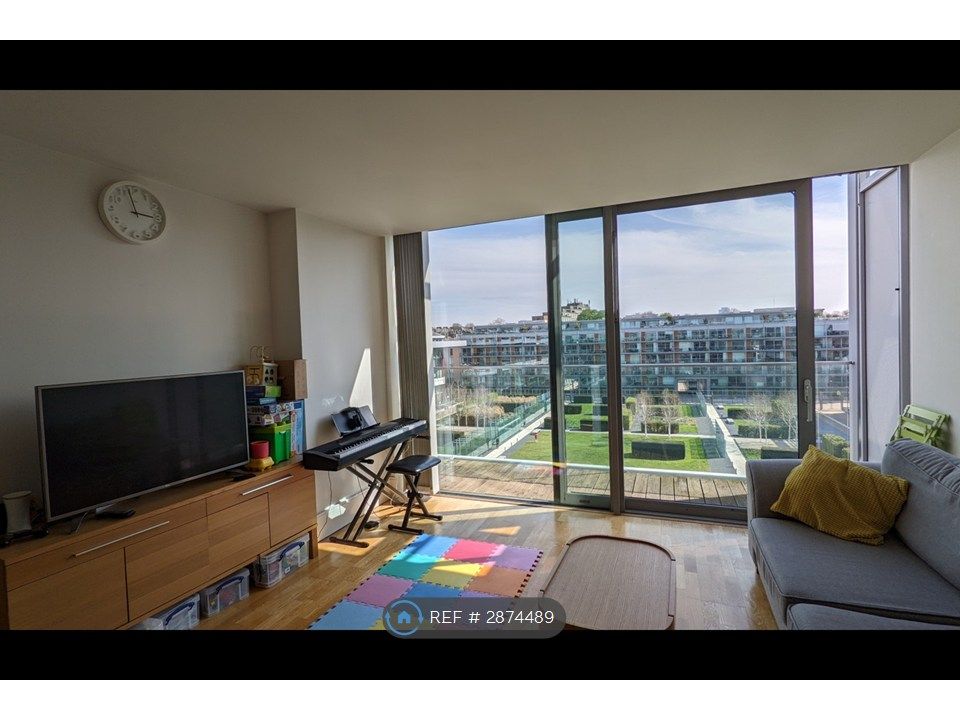 Property photo 3 of 7 Living Room