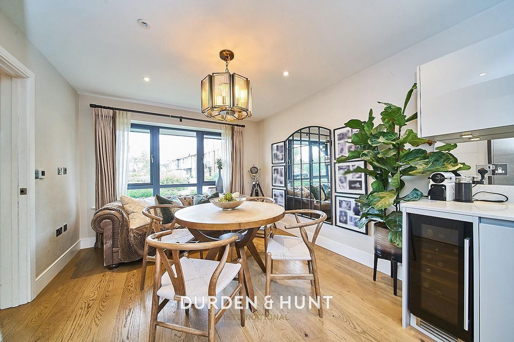 Property photo 3 of 31 Park View