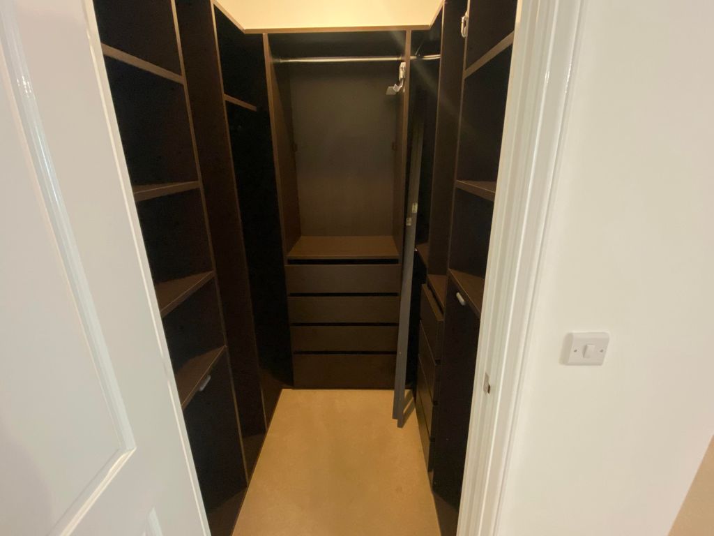 Property photo 2 of 10 Wardrobe