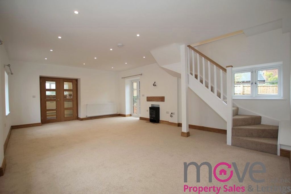 Property photo 3 of 8 Photo 2