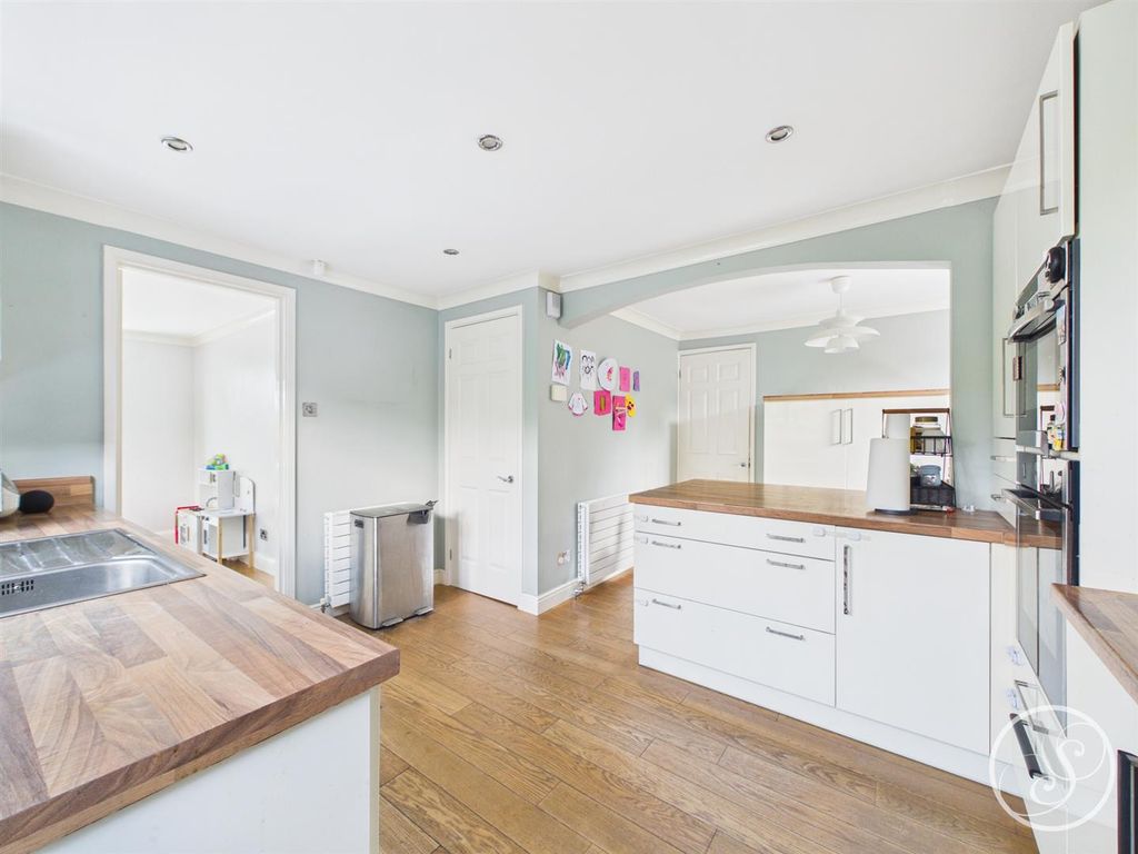 Property photo 2 of 23 Kitchen