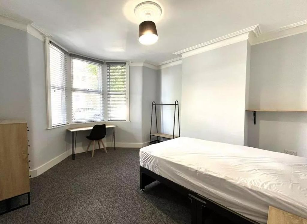 Property photo 2 of 8 Room 3