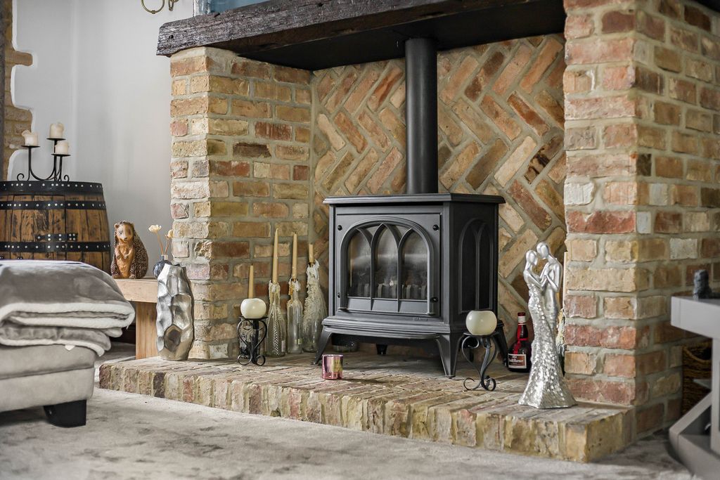 Property photo 3 of 42